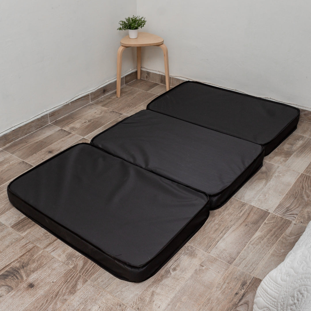 Colchón Seccionado en 3 Impermeable Hule Espuma 10cm + Porta Colchón. Soporta mas 150KG (Mod Col-Sec)